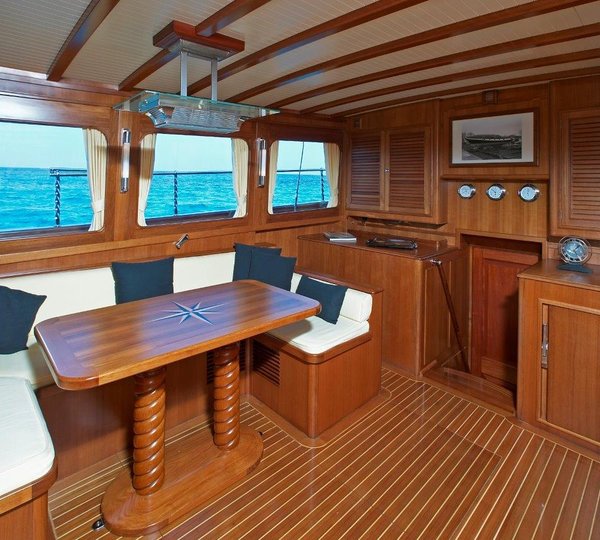 Sail Yacht DOLPHIN - Main Salon
