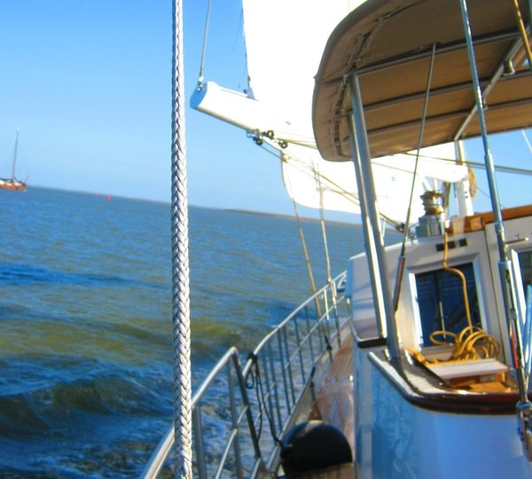 Sail Yacht DOMICIL -  Side Decks