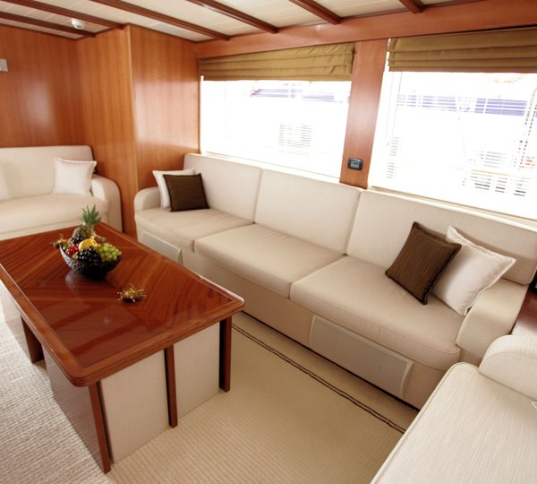 Sail Yacht DON CHRIS - Salon Seating