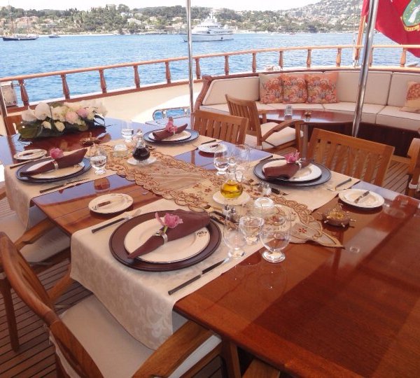 Sail Yacht DON CHRIS - Table Setting