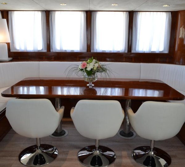 Sail Yacht DVI MARIJE - Salon Dining