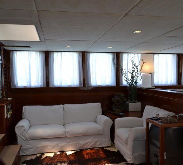Sail Yacht DVI MARIJE - Salon Seating
