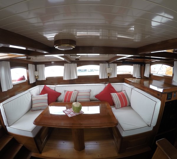 Sail Yacht NORTHERN STAR - Salon Couch