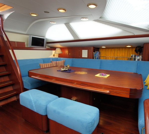 Sail yacht BILLY BUDD - Salon dining