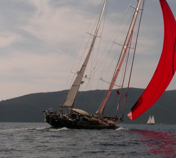 Sail yacht ILIOS -  Cruising with Spinaker