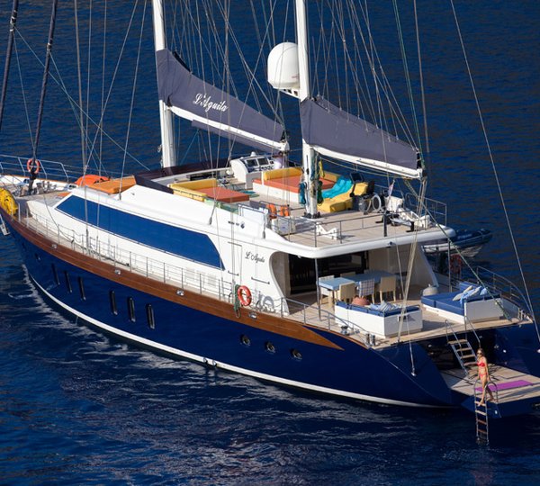 Sail yacht L'AQUILA - Aft View