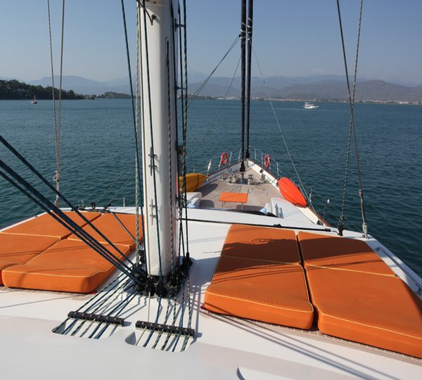 Sail yacht L'AQUILA - Sunpads