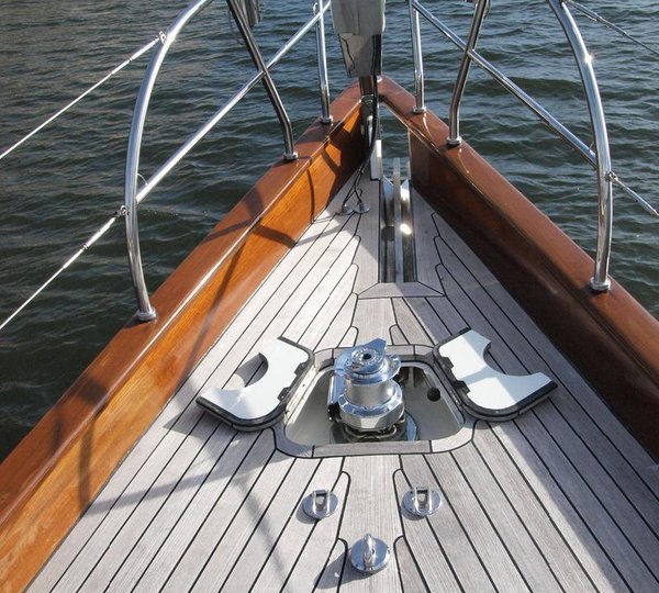 Sail yacht LADY ANN -  Bow