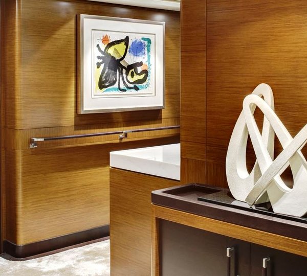 Sailing Yacht Kokomo III - Interior detail With Art
