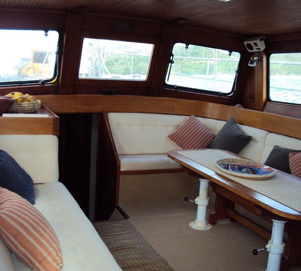 Sailing Yacht TAU -  Salon