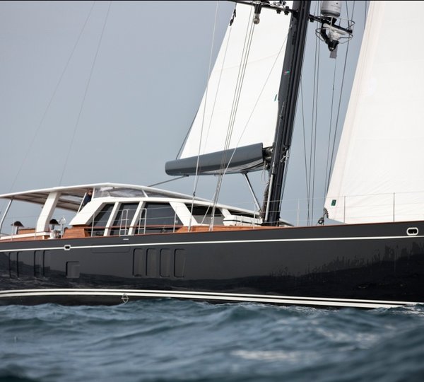 Sailing yacht AKALAM Cruising