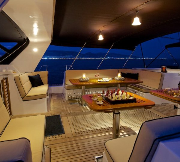 Sailing yacht AMADEUS - Cockpit at night