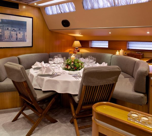 Sailing yacht AMADEUS - Salon Dining