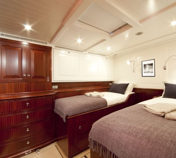 Twin Cabin - Convertible