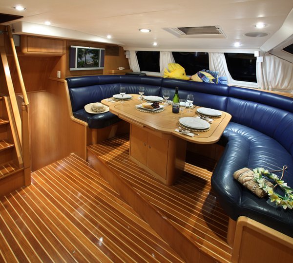 Sailing yacht KE-AMA II - Salon Dining