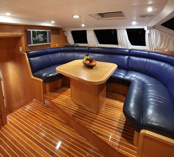Sailing yacht KE-AMA II -  Salon Seating