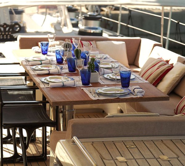 Sailing yacht MRS MARIETTA CUBE - Cockpit Dining