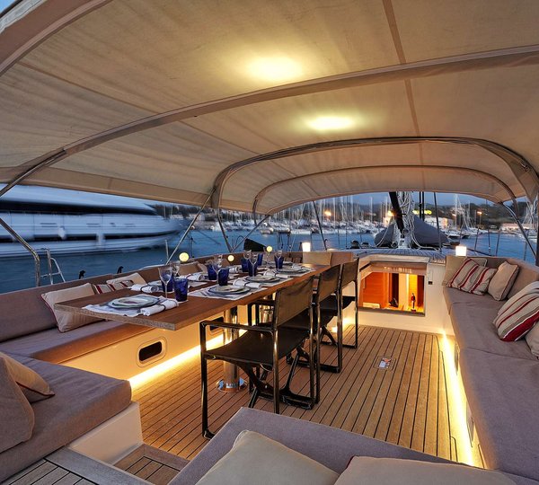 Sailing yacht MRS MARIETTA CUBE - Cockpit