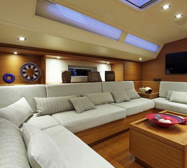 Sailing yacht MRS MARIETTA CUBE - Salon Couch