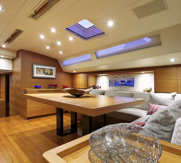 Sailing yacht MRS MARIETTA CUBE - Salon Dining