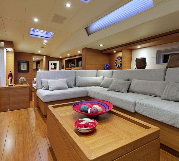 Sailing yacht MRS MARIETTA CUBE - Salon Seating