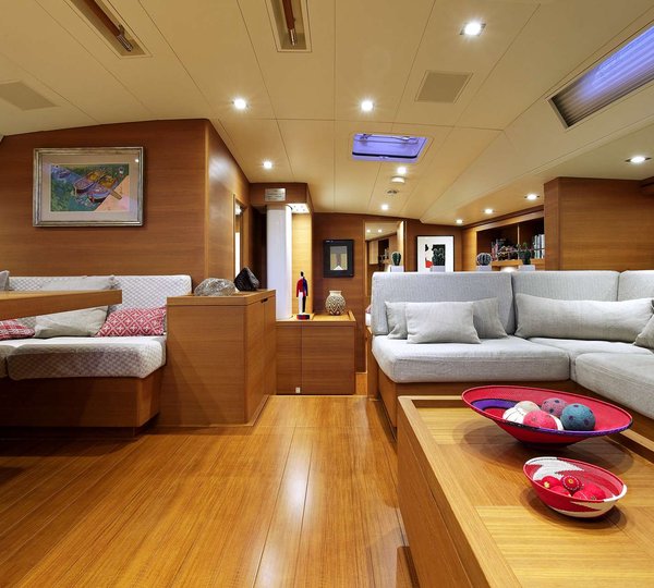 Sailing yacht MRS MARIETTA CUBE - Salon