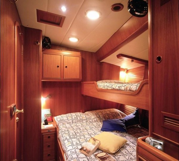 Sailing yacht PLUM -  Guest Cabin