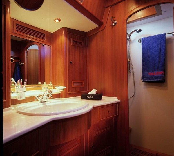 Sailing yacht PLUM -  Master Ensuite