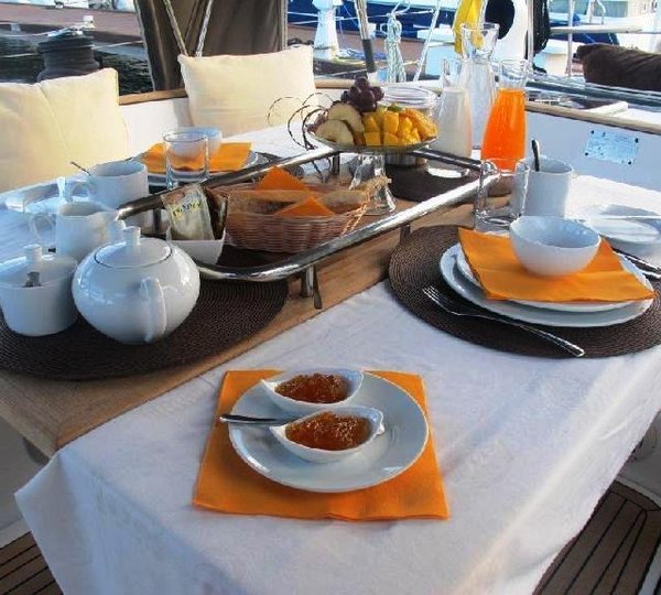 Sailing yacht POINT 02 -  Al Fresco Dining