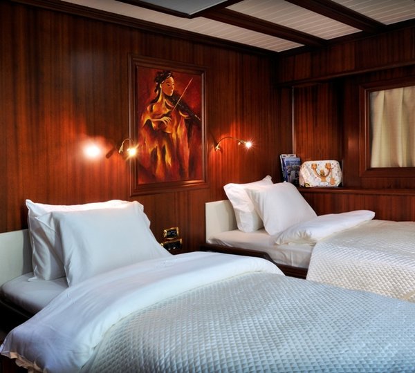 Sailing yacht REGINA - twin guest cabin