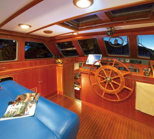 Sailing yacht SEA SHUTTLE - Wheelhouse
