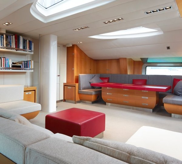 Sailing yacht SILVERTIP- Main Salon