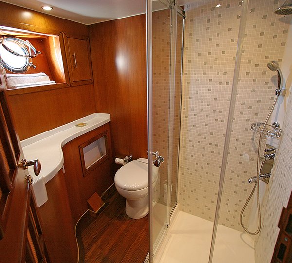 Sailing yacht TANGO CHARLIE - Guest Ensuite