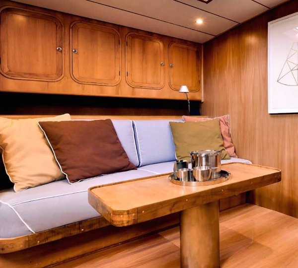 Sailing yacht TESS - Salon Seating