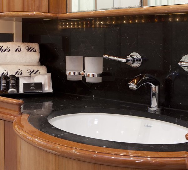 Sailing yacht THIS IS US (ex SKYLGE) - Owner bathroom