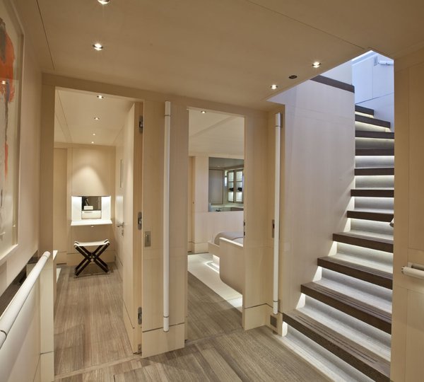 Sailing yacht Zefira Foyer