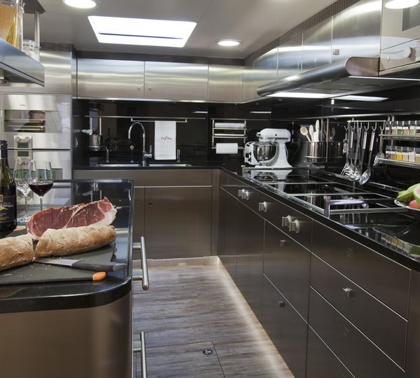Sailing yacht Zefira Galley