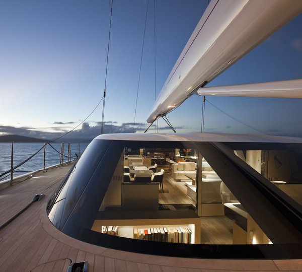 Sailing yacht Zefira Looking In