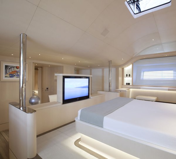 Sailing yacht Zefira Master Cabin