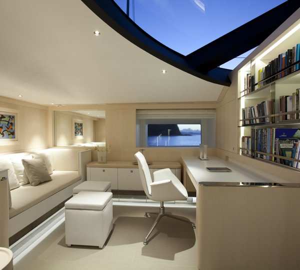 Sailing yacht Zefira Office