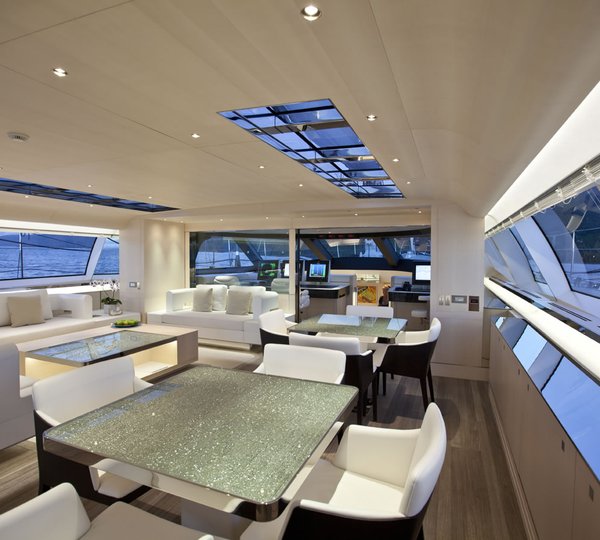 Sailing yacht Zefira Salon 2