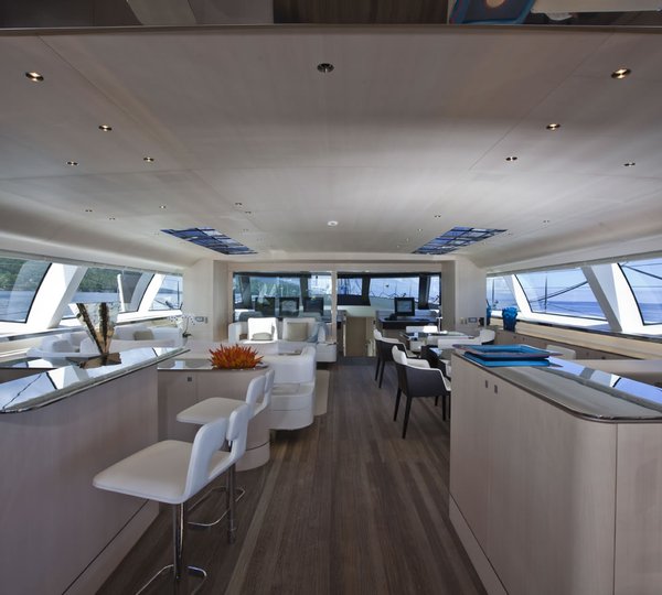 Sailing yacht Zefira Salon