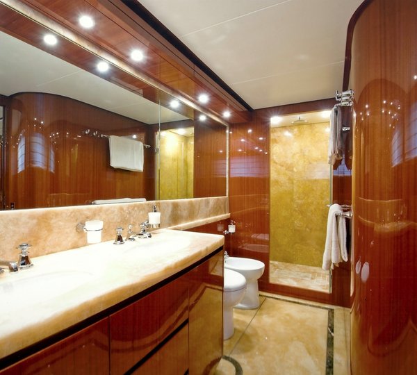 San Lorenzo Yacht GPS -  Guest Ensuite