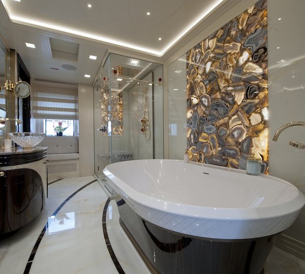 Sanlorenzo 46Steel Scorpion owners bathroom