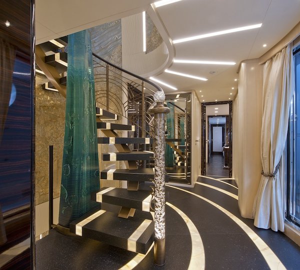 Sanlorenzo 46Steel Scorpion stairwell