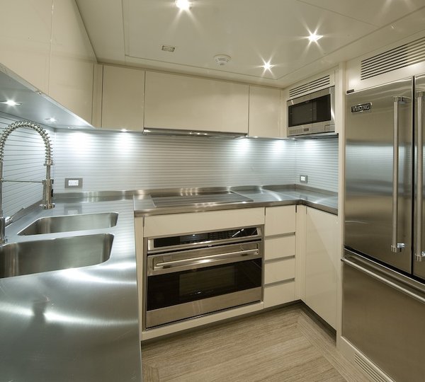 Sanlorenzo SD92 yacht ONE MY WAY - galley