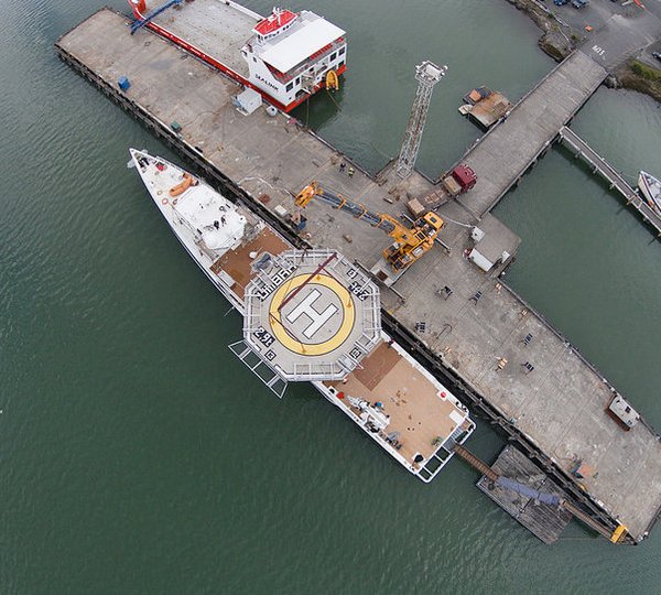 Shadow Support Yacht UMBRA - fitting of the helideck