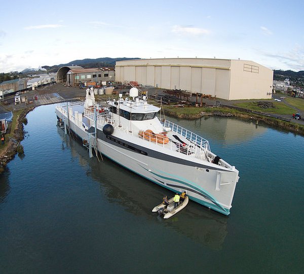 Shadow Support Yacht UMBRA on the water