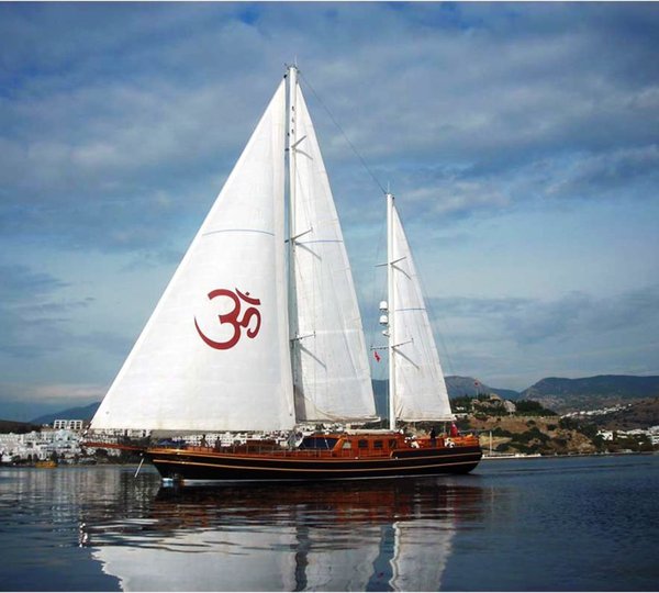 Shanti Main Sailing