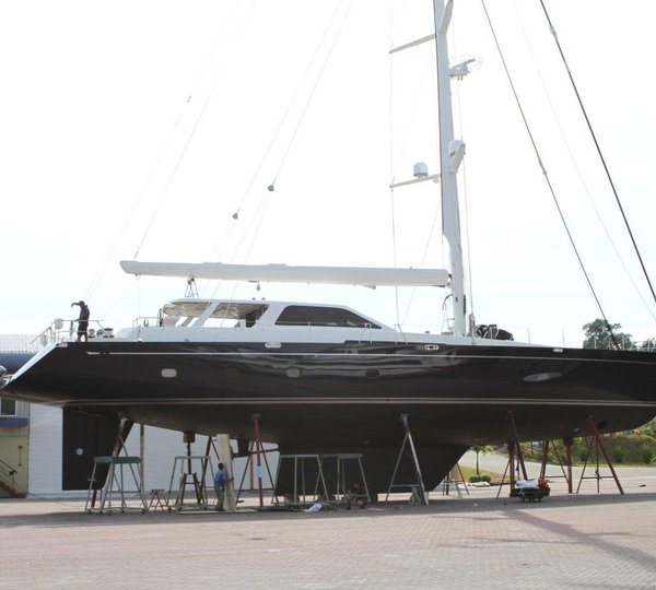 Silver Lining Yacht - Image courtesy of Chris Lenz